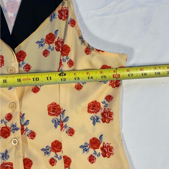 Floral Yellow Button-Up Sleeveless Dress with Black Collar – Retro Style - Picture 6 of 6